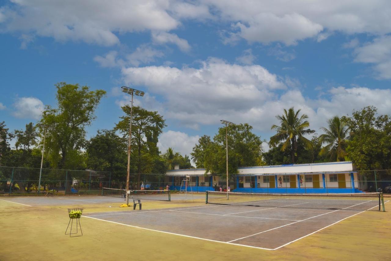 Hotel Gurukul Resorts & Country Club *