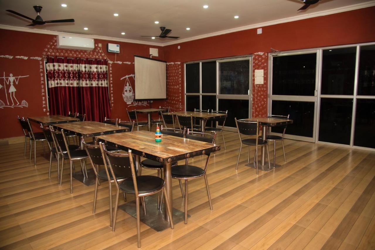 Hotel Gurukul Resorts & Country Club *